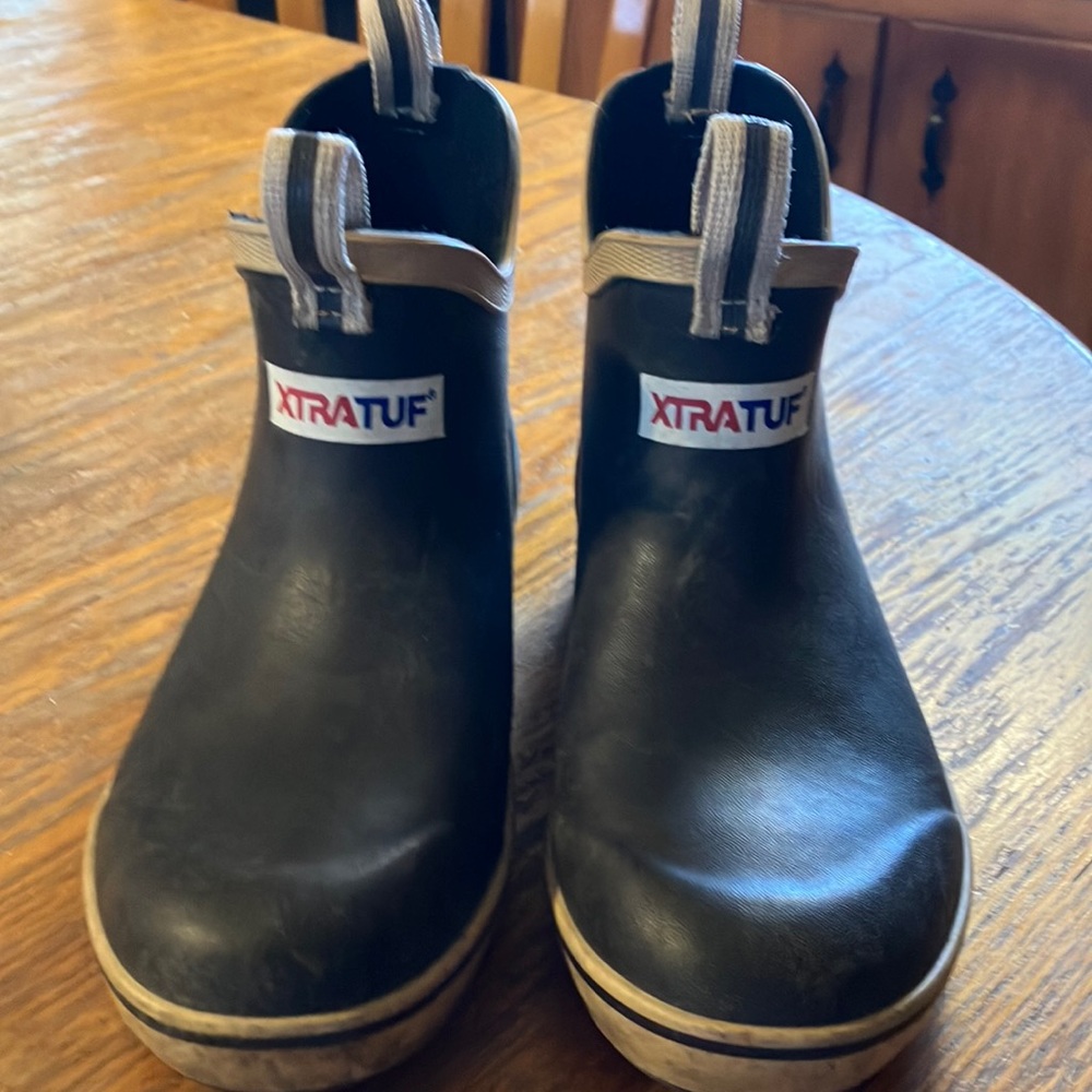 Kids Brown Xtratuf Boot. Size 3.